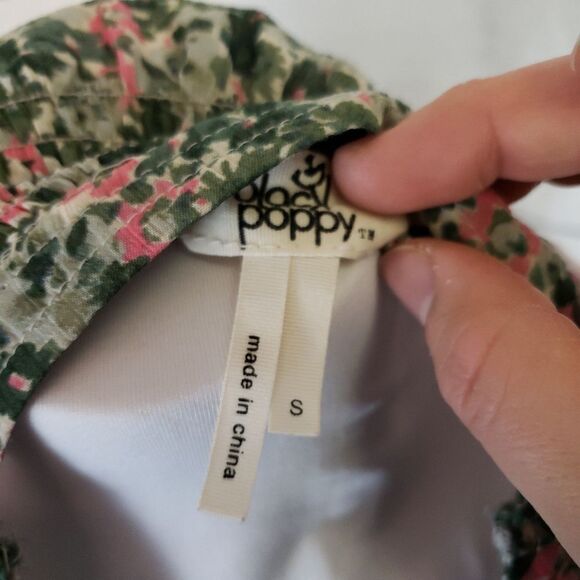 3/$25 Black Poppy size small boho floral sheer top - Picture 3 of 5